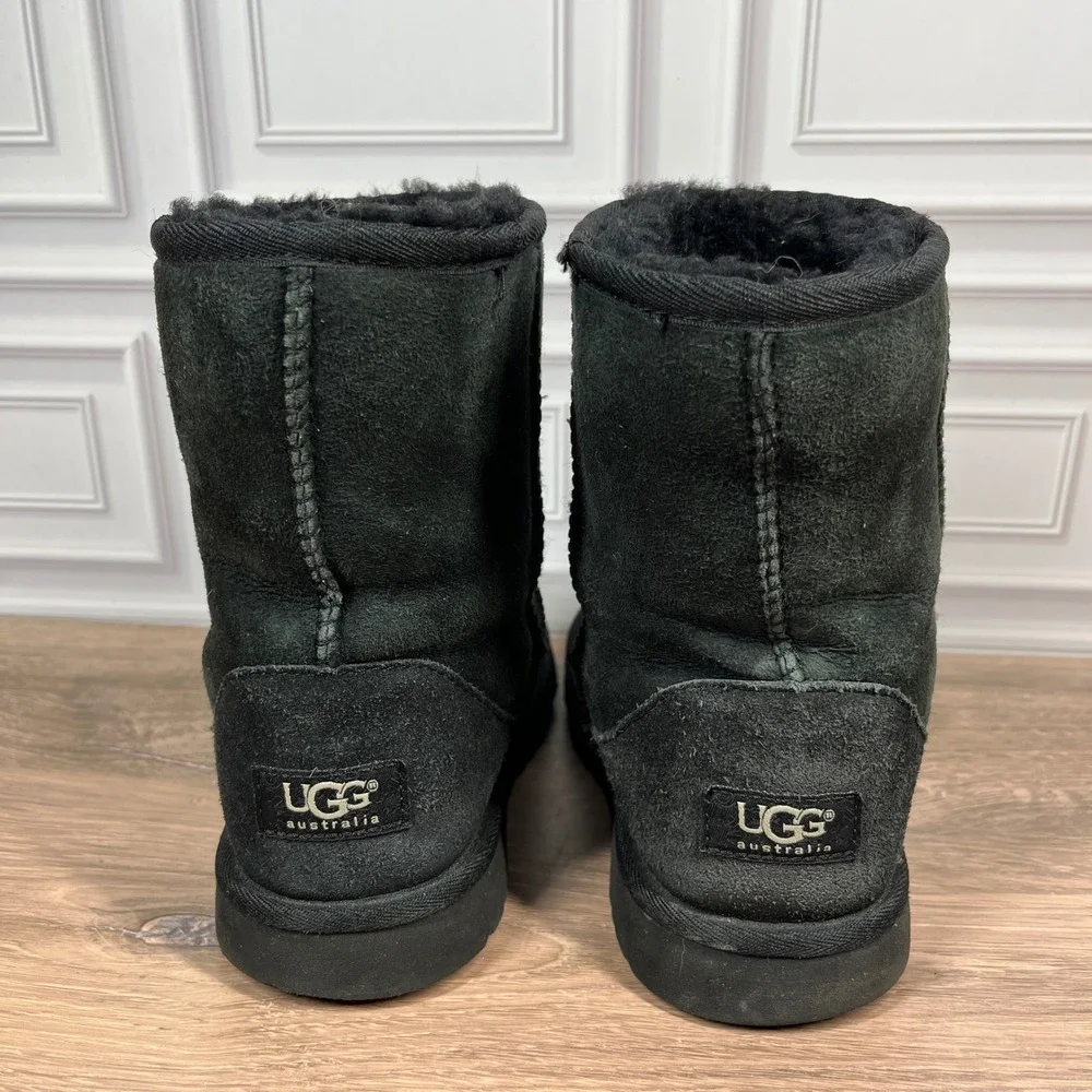 UGG Classic Short II Kids Black Suede Shearling Winter Boots 5251 Size 4